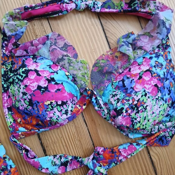 Hot Watercolors Floral Ruffled Tie Back Top & Ruched Band on Black Bottom Sz M - Picture 4 of 5